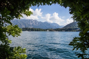 A framed view of Lake Como from the shoreline taken as we walked to Villa Carlotta.